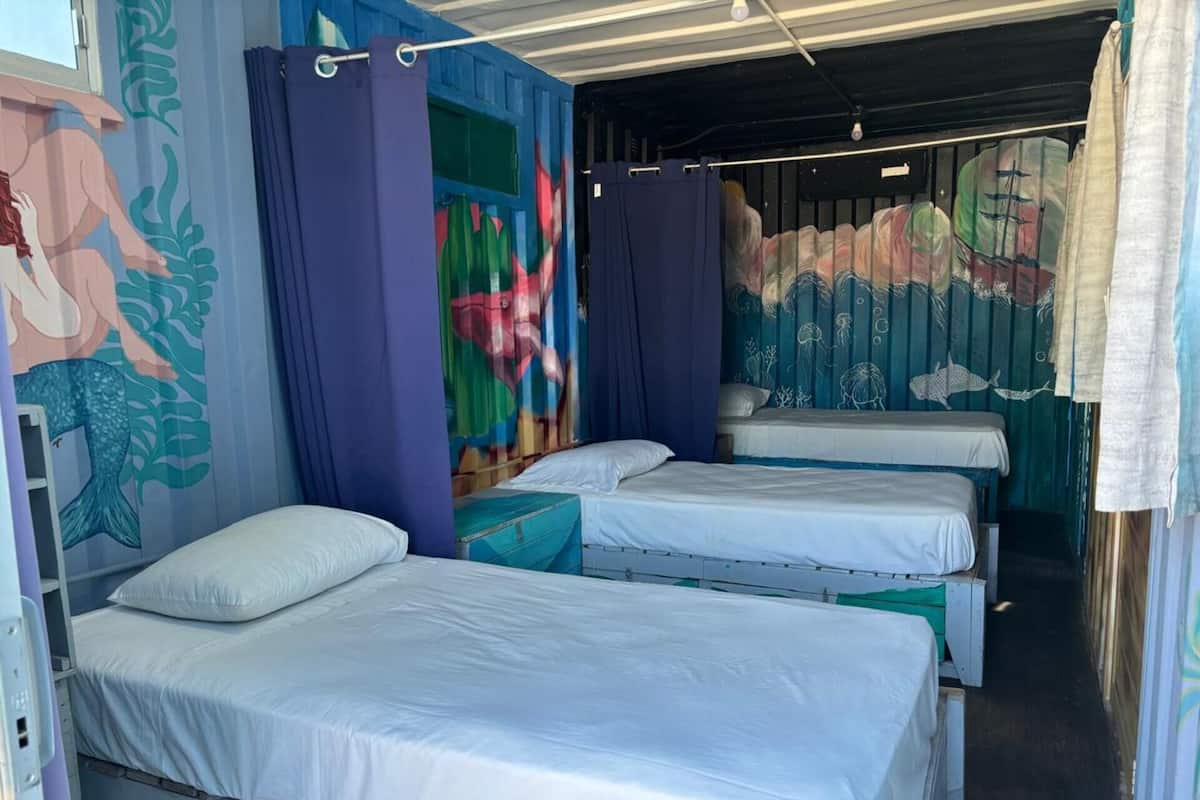 Free WiFi, bed sheets