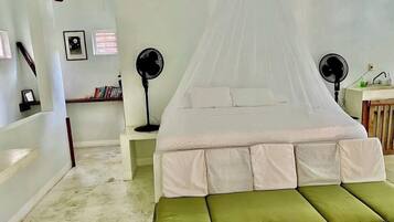 3 quartos, cofres nos quartos, escrivaninha, Wi-Fi