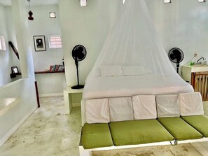 6 bedrooms, WiFi, bed sheets