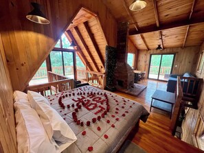 2 bedrooms, WiFi, bed sheets - New Secret Chalet in Magic Forest with Starlink (San Sebastian Rio Hondo)