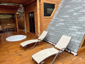 Terrace/patio - New Secret Chalet in Magic Forest with Starlink (San Sebastian Rio Hondo)