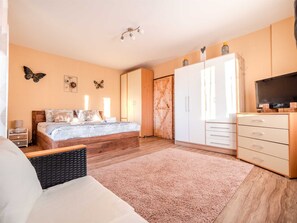 3 bedrooms, free WiFi, bed sheets