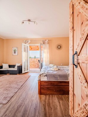 3 bedrooms, free WiFi, bed sheets