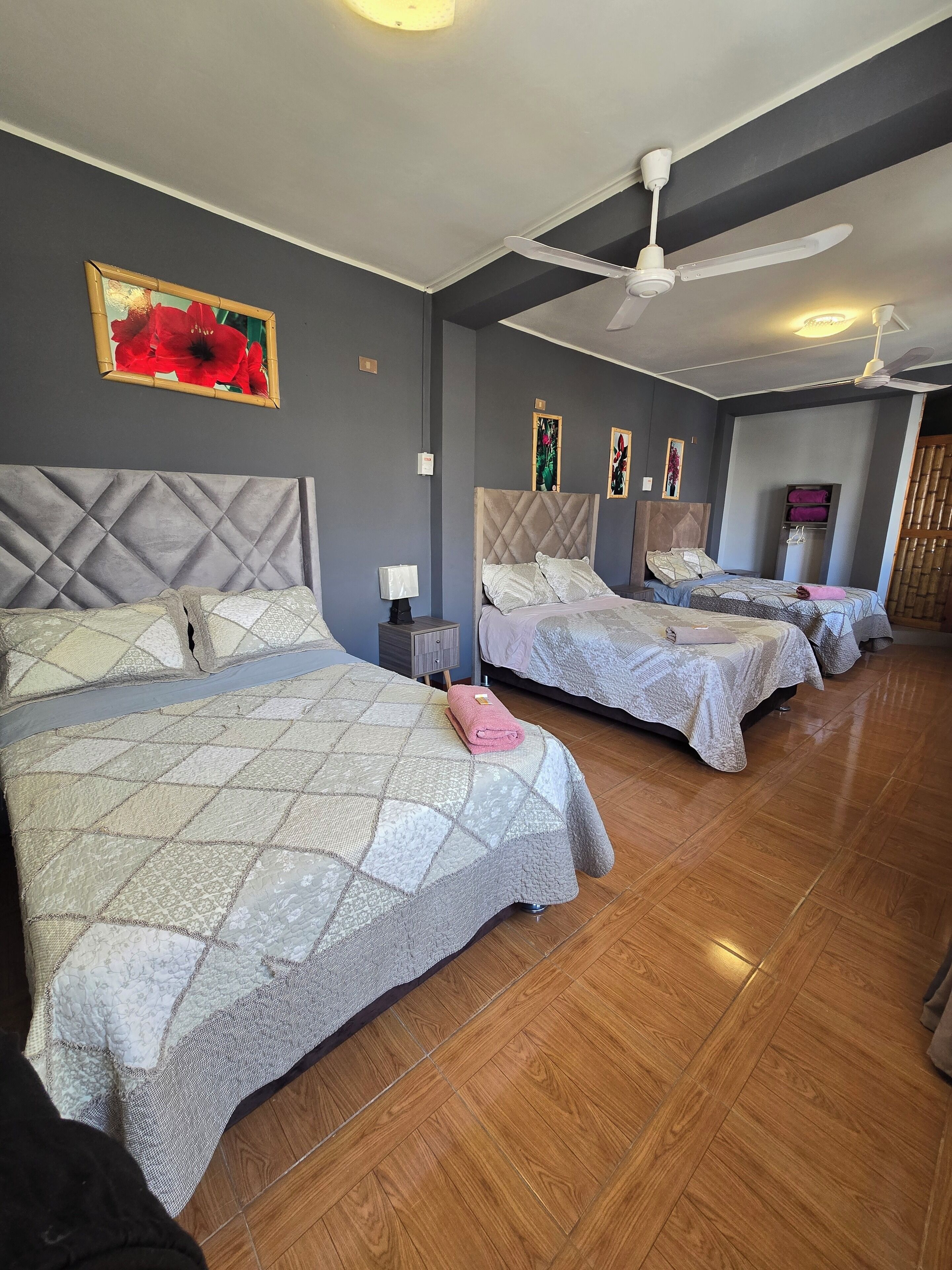 Habitación triple estándar, varias camas, baño en la habitación, torre | Wifi gratis 
