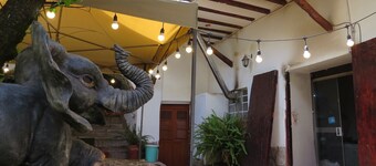 Colonial House with 5 Private Rooms, 2 Blocks from Main Square