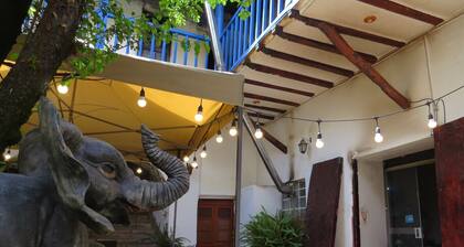 Colonial House with 5 Private Rooms, 2 Blocks from Main Square