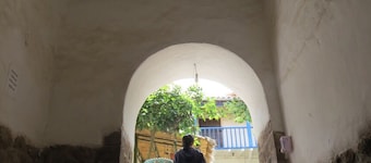 Colonial House with 5 Private Rooms, 2 Blocks from Main Square
