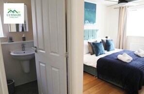 3 bedrooms, in-room safe, desk, iron/ironing board