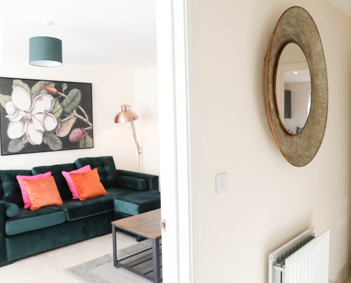 Spacious Home | 3 Bedrooms + 3 Bathrooms Dedicated Office & Parking Close To M4 - Bracknell