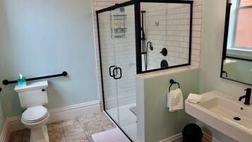 1st Floor ADA Suite | Bathroom