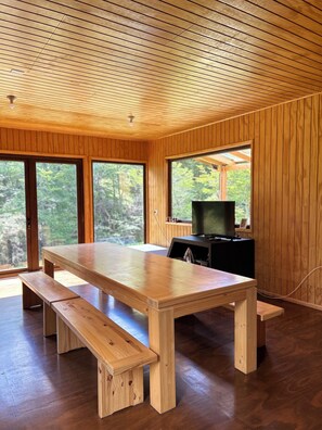 Basic Room, Multiple Beds, Patio | Living area - Quelen Patagonia (Río Ibáñez)