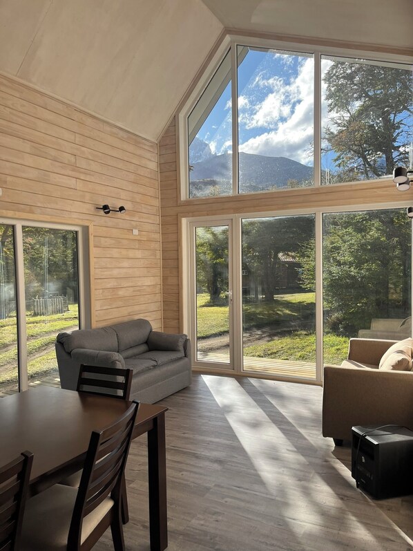 Family Cabin, 2 Bedrooms, Patio, Mountain View | Living area