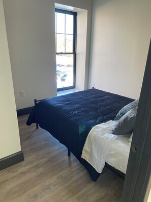 2 quartos, ferros/tábuas de passar roupa, Wi-Fi, roupa de cama