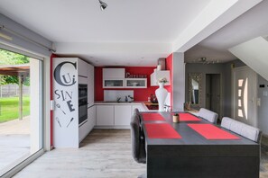 Kühlschrank, Mikrowelle, Ofen, Geschirrspüler