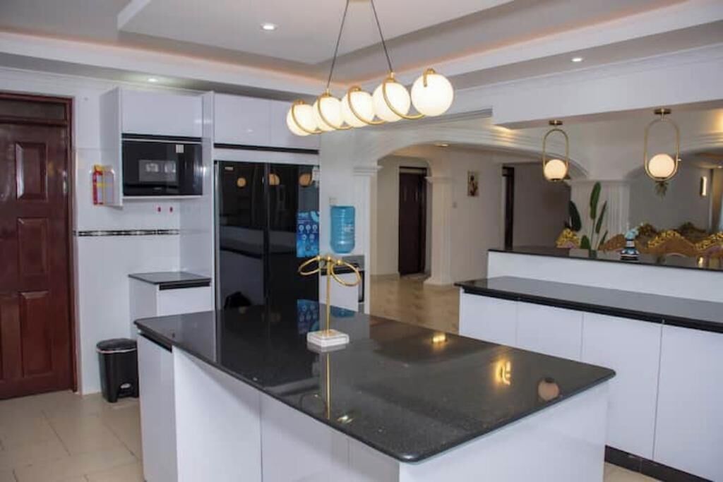 雪櫃、微波爐、焗爐、爐具