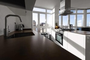 Căn hộ | Bếp riêng | Tủ lạnh, lò vi sóng, lò nướng, bếp nấu