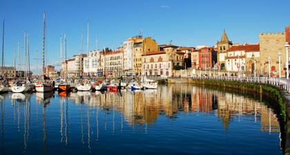 Seaviews-gijon-parking-2br-walk to Beach-wifi
