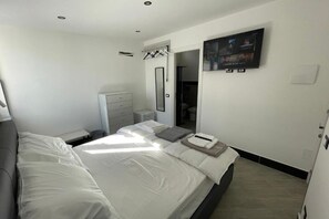 1 bedroom, WiFi, bed sheets - THE HOUSE OF THE FAIRY- Marine Protected Area Deluxe Room 1 (Isola delle Femmine)