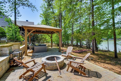 Lakefront Home w/ Private Boat Dock on Lake Lanier
