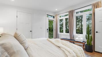 1 bedroom, travel crib, WiFi, bed sheets