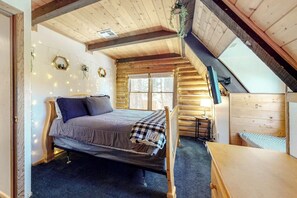 3 bedrooms, desk, iron/ironing board, free WiFi