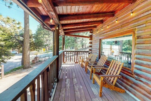 Between the Pines Log Cabin