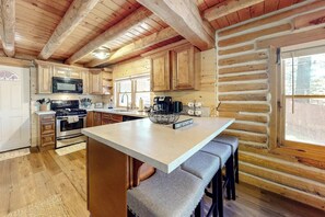 Mikrovågsugn, ugn, spishäll och diskmaskin