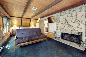 Smart TV, chimenea, monitor de computadora