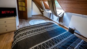 4 bedrooms, WiFi, bed sheets