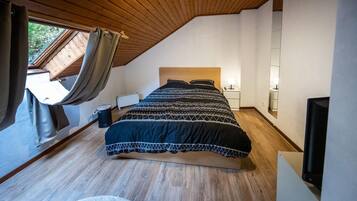 4 bedrooms, WiFi, bed sheets