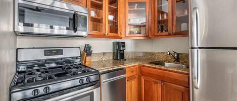 Coffee/tea maker, fridge, microwave, oven