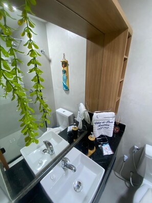 Comfort Studio, City View | Bathroom