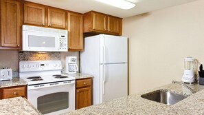 ثلاجة، ميكروويف، فرن، موقد طهي مسطح