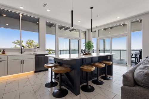 Luxury Lakefront Condo w/ Private Hot Tub & Sauna