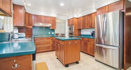Less than 1 block to Notre Dame! Sleeps 14