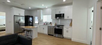 CASA DE COMFORT, Charming 2-bedroom house with AC, WiFi in Santa Ana