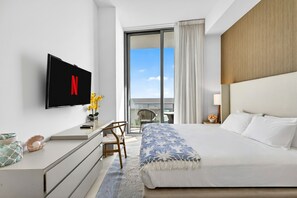 1 bedroom, in-room safe, desk, travel crib - Wake Up to the Sound of Waves in a Stylish Condo (Hollywood)