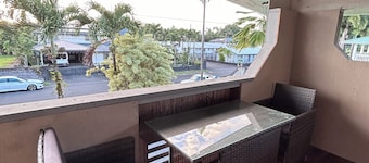 Superb 5-bedroom house in charming Hilo. Near mall, restaurants, and beaches.