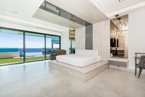 5 bedrooms, iron/ironing board, free WiFi, bed sheets