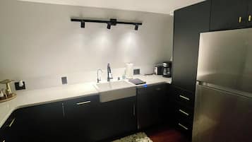 Microondas, parrilla de estufa y lavavajillas