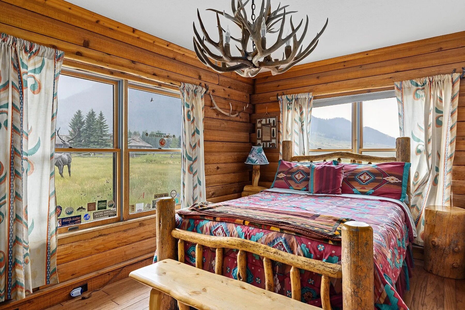 5 bedrooms, iron/ironing board, WiFi, bed sheets