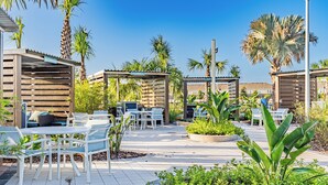 Outdoor dining - Spacious 5-bedroom, Star Wars Loft, Pvt Pool, WiFi in brilliant Clermont (Clermont)