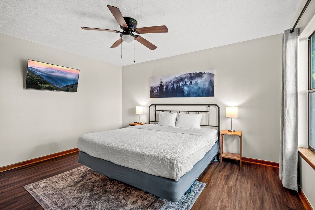 2 bedrooms, iron/ironing board, free WiFi