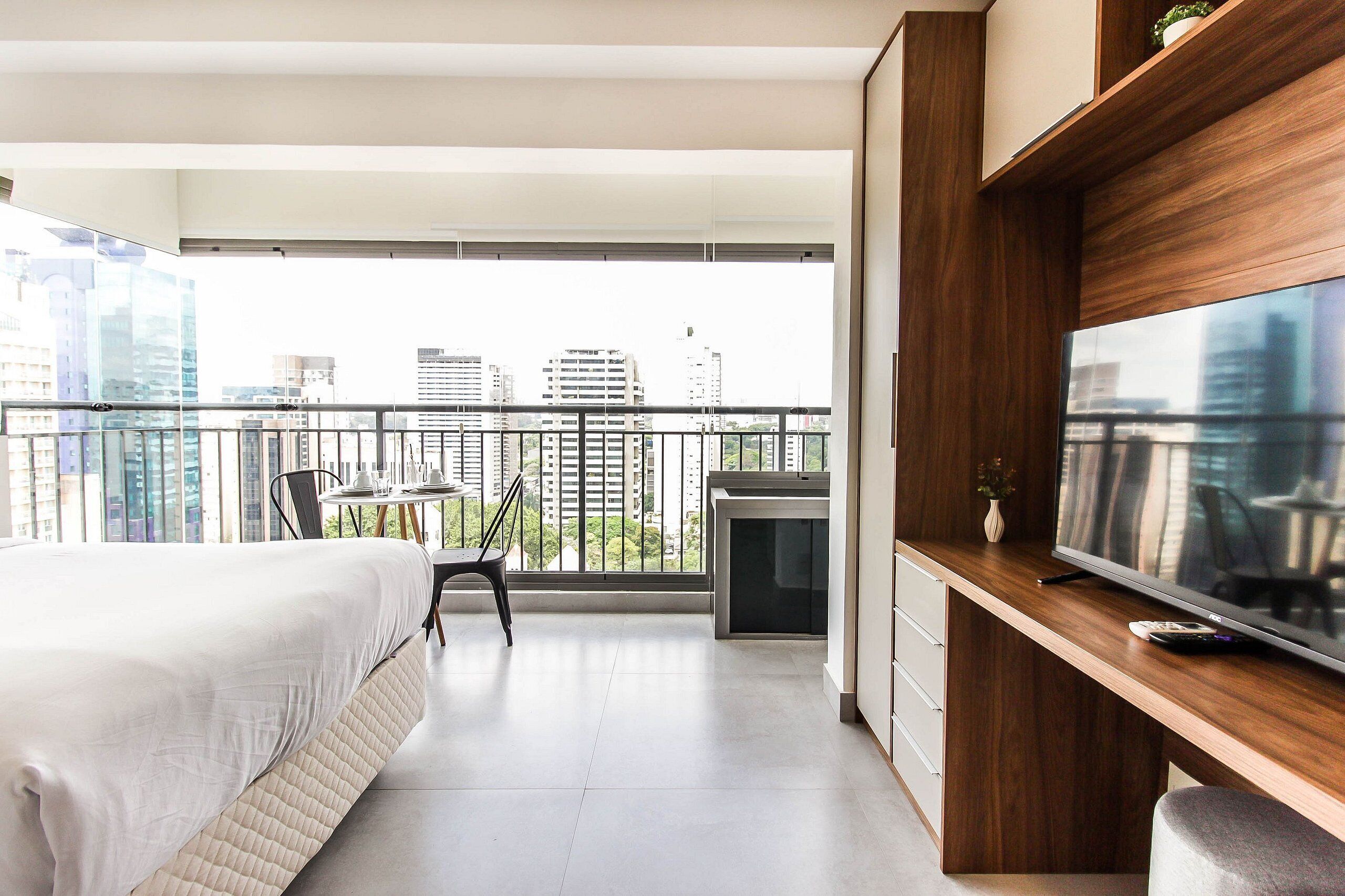 Apartment | Premium bedding, individually decorated, individually furnished, desk