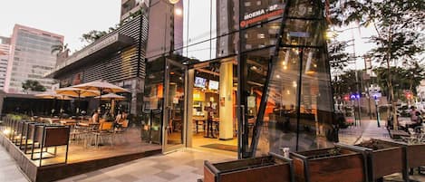 Apartment | Tempat makan luar
