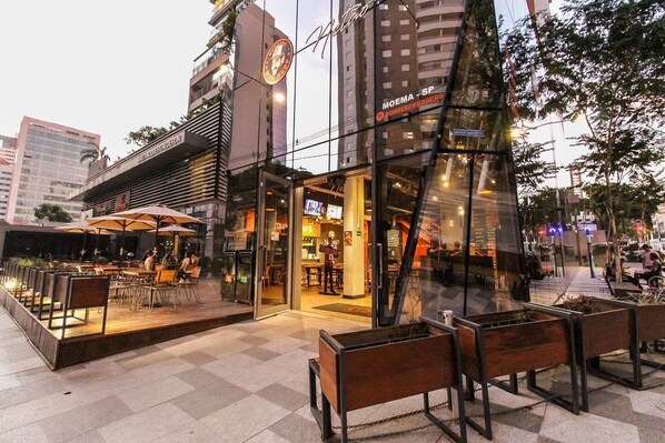 Apartment | Outdoor dining