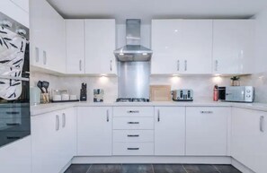 Ferienhaus | Eigene Küche | Kühlschrank, Mikrowelle, Ofen, Herdplatte