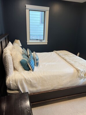 3 makuuhuonetta, silitysrauta/-lauta, ilmainen Wi-Fi, vuodevaatteet