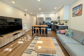 Interior - Accessible 2BR Ground Suite ⚽ Walk to PNE & FIFA Fan Fest. 12-Min DT (Vancouver)