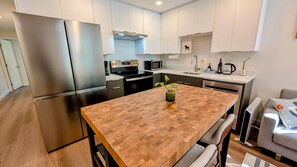 Fridge, microwave, oven, stovetop - Accessible 2BR Ground Suite ⚽ Walk to PNE & FIFA Fan Fest. 12-Min DT (Vancouver)